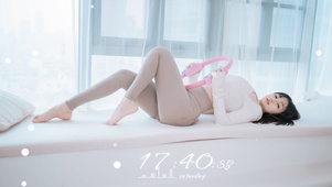 做瑜伽的美女