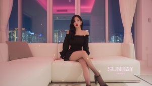 她的侧脸像极了山水画中未干的墨