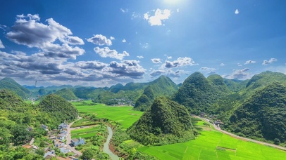 青山绿田人家小河