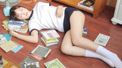 长腿学妹学累了