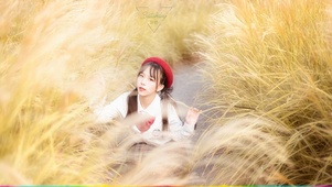 草丛里的红帽JK女友