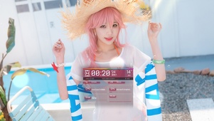 夏日清纯泳装美女