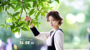 冷酷短发美女