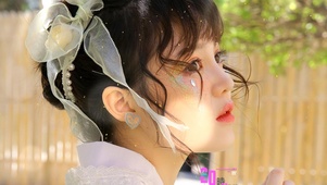清纯美女的侧脸
