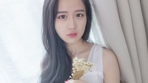 清纯长发美女