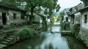 乡村溪流的早晨