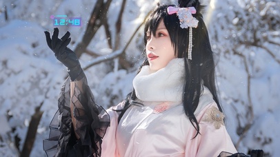 雪花飘落的清纯美女