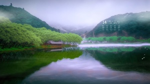 雾气湖面