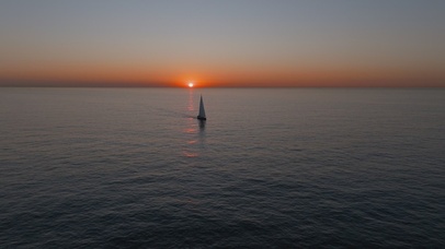 4K海上落日帆船