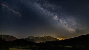 阿尔卑斯山夜晚星空