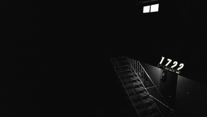 黑色护眼午夜楼道【带真实时间】