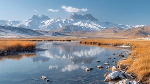 雪山草地河流