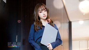 4K卷发女秘书
