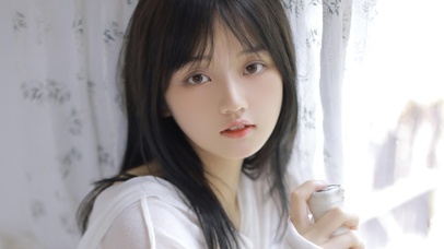 肌肤白净的美女