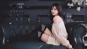 沙发上的长腿女神