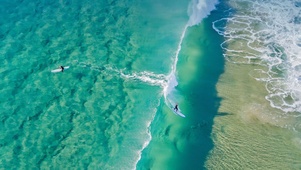 碧蓝海水