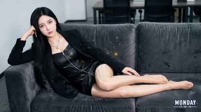 朱颜未央，眼底藏月，夜也低眉