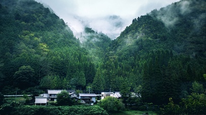 4k 治愈护眼雨天青山小镇