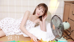 短发清纯女孩