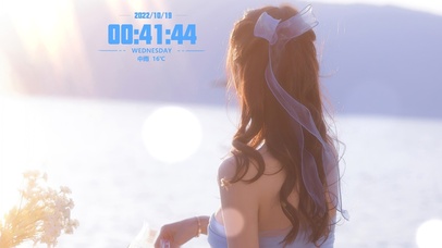 夕阳下的清纯美女