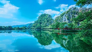 蓝天白云倒影
