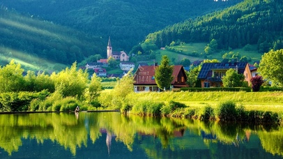 4K护眼青山河畔