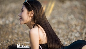 沙滩上的瓜子脸女神