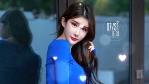 蓝色衣服清纯美女