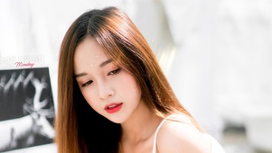 4K 清纯白色吊带美女