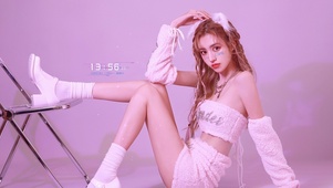 可爱粉色美女