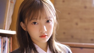 大眼睛美女