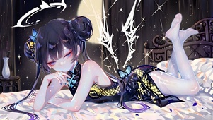 趴着的白丝萝莉-龙华妃咲