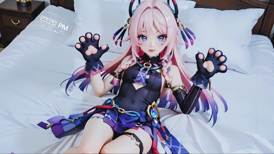 粉紫渐变长发猫耳少女身着黑蓝拼色服饰，戴猫爪手套坐在白床品床上。