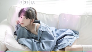 沙发上的清纯小姐姐