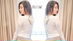 双胞胎瑜伽美女
