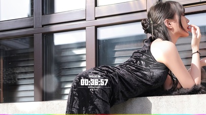 晒太阳的旗袍美女