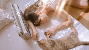 小猫咪和小姐姐