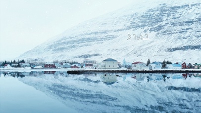 冬季雪山小镇飘雪