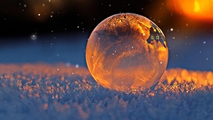 雪地水晶泡