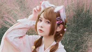 带狐狸耳朵的美女