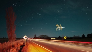 夜晚的流星雨公路