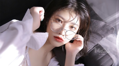 戴眼镜美女