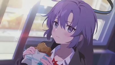 沉浸在美食中的少女