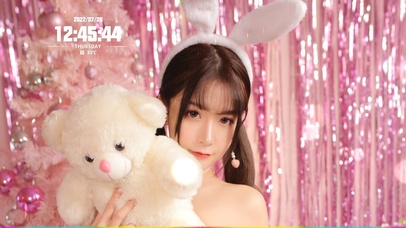 喜欢布娃娃的性感女孩