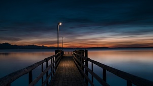 宁静湖景