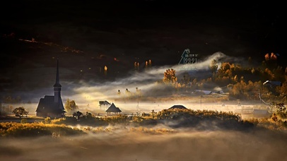 唯美秋季晨雾小镇