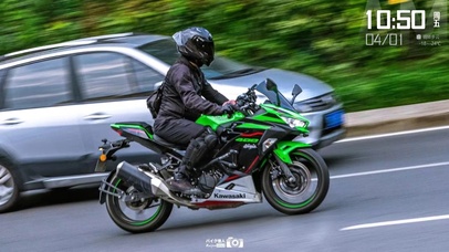 摩托车Ninja400