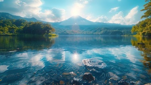 火山宁静湖泊
