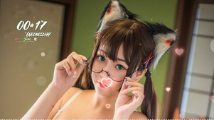 戴眼镜的猫娘美少女