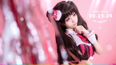 思考问题的双马尾美女